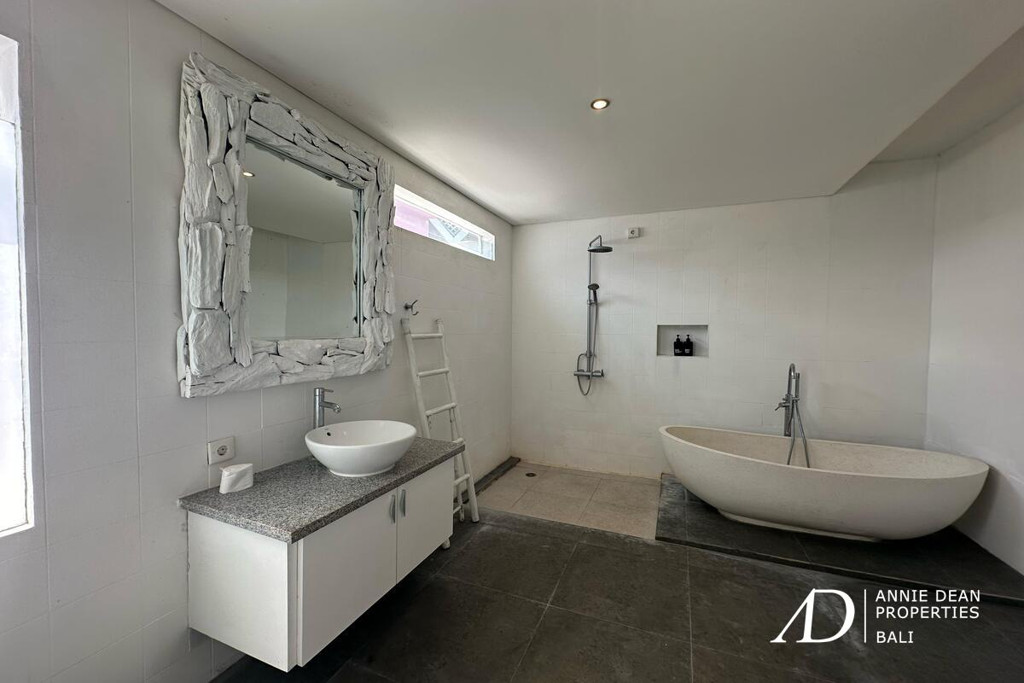 YEARLY RENTAL | ELEGANT 3-BEDROOM VILLA IN PRIME UMALAS 