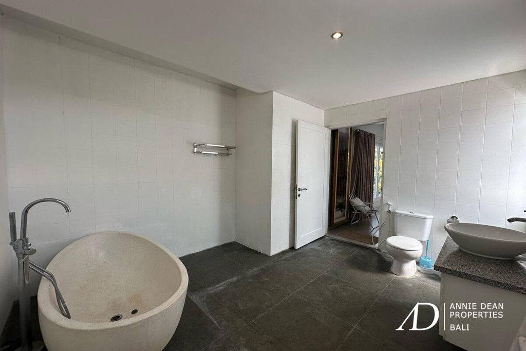 YEARLY RENTAL | ELEGANT 3-BEDROOM VILLA IN PRIME UMALAS 