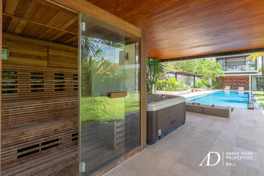 LEASEHOLD | MODERN LUXURY 4-BED VILLA IN THE PRIME AREA OF BATU BELIG