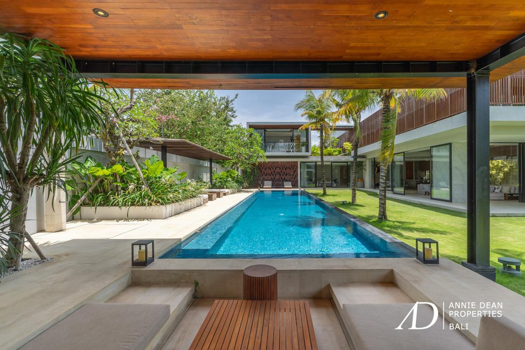 LEASEHOLD | MODERN LUXURY 4-BED VILLA IN THE PRIME AREA OF BATU BELIG