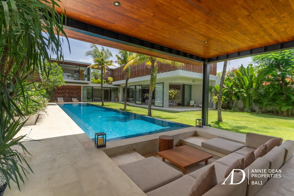 LEASEHOLD | MODERN LUXURY 4-BED VILLA IN THE PRIME AREA OF BATU BELIG