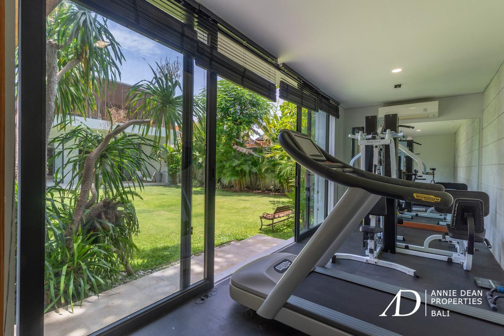 LEASEHOLD | MODERN LUXURY 4-BED VILLA IN THE PRIME AREA OF BATU BELIG