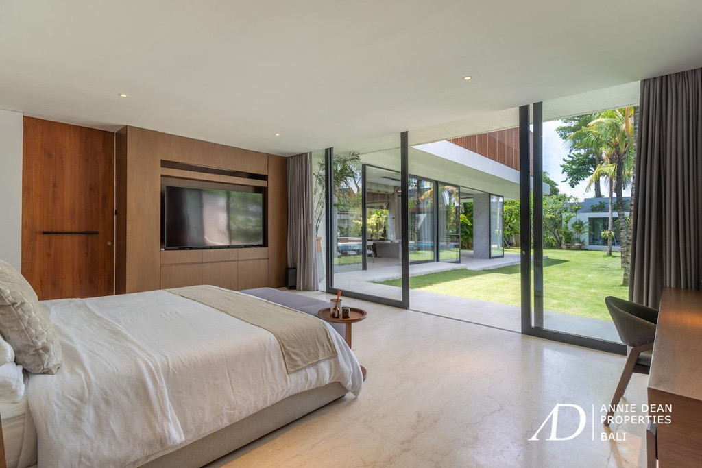 LEASEHOLD | MODERN LUXURY 4-BED VILLA IN THE PRIME AREA OF BATU BELIG