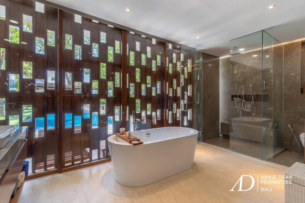 LEASEHOLD | MODERN LUXURY 4-BED VILLA IN THE PRIME AREA OF BATU BELIG