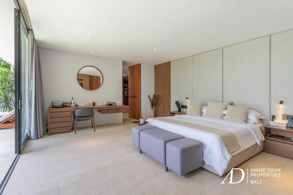 LEASEHOLD | MODERN LUXURY 4-BED VILLA IN THE PRIME AREA OF BATU BELIG