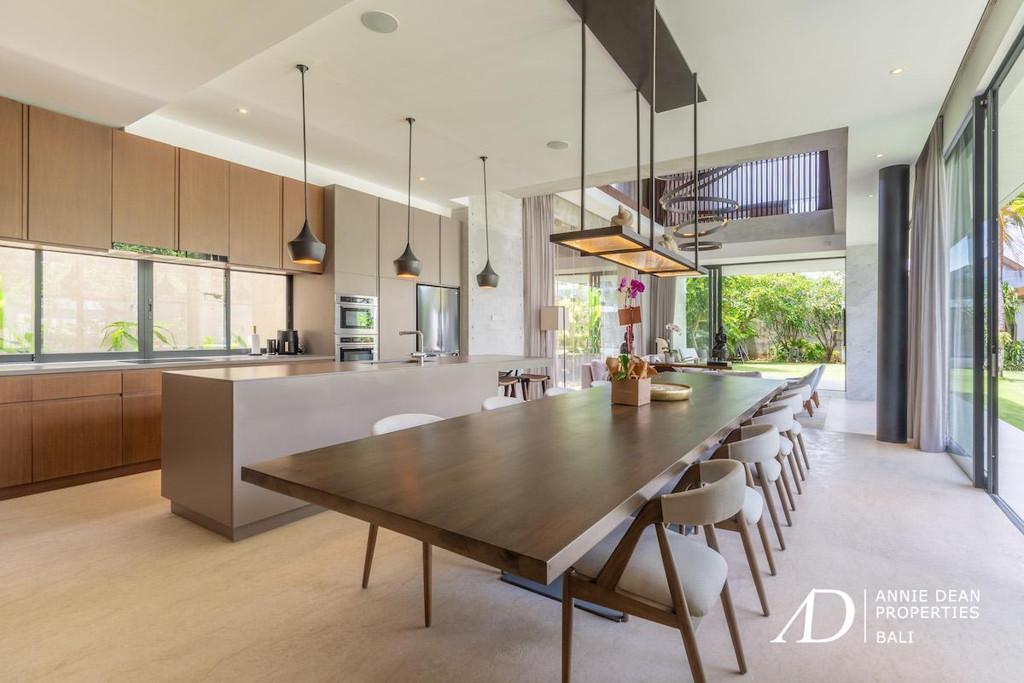 LEASEHOLD | MODERN LUXURY 4-BED VILLA IN THE PRIME AREA OF BATU BELIG