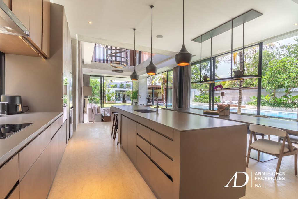 LEASEHOLD | MODERN LUXURY 4-BED VILLA IN THE PRIME AREA OF BATU BELIG