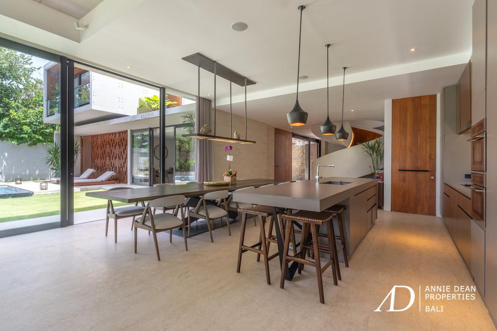 LEASEHOLD | MODERN LUXURY 4-BED VILLA IN THE PRIME AREA OF BATU BELIG