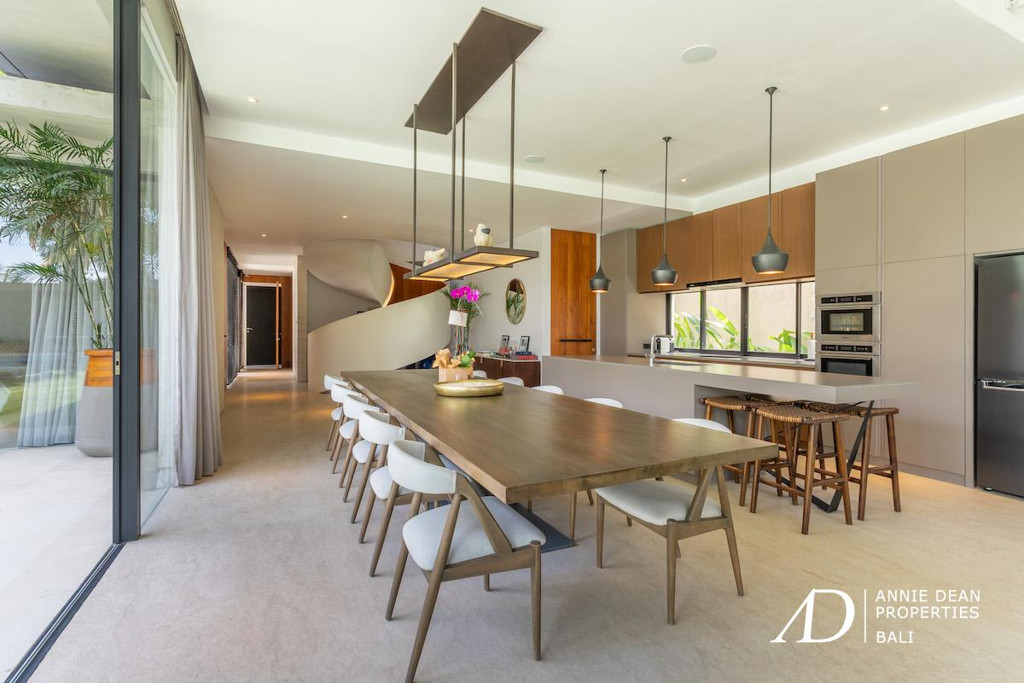 LEASEHOLD | MODERN LUXURY 4-BED VILLA IN THE PRIME AREA OF BATU BELIG