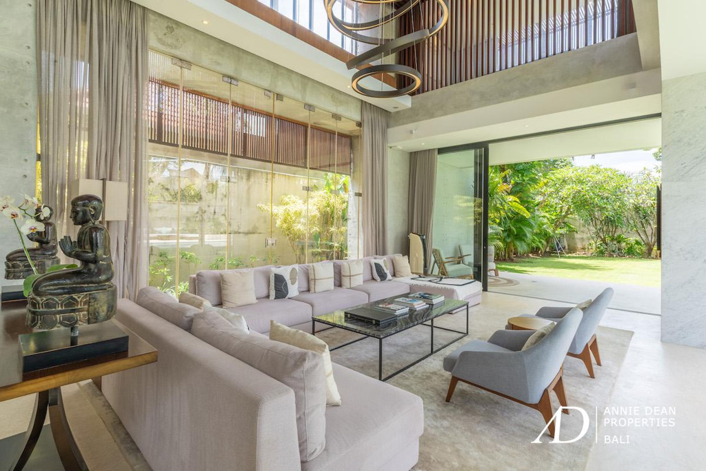 LEASEHOLD | MODERN LUXURY 4-BED VILLA IN THE PRIME AREA OF BATU BELIG