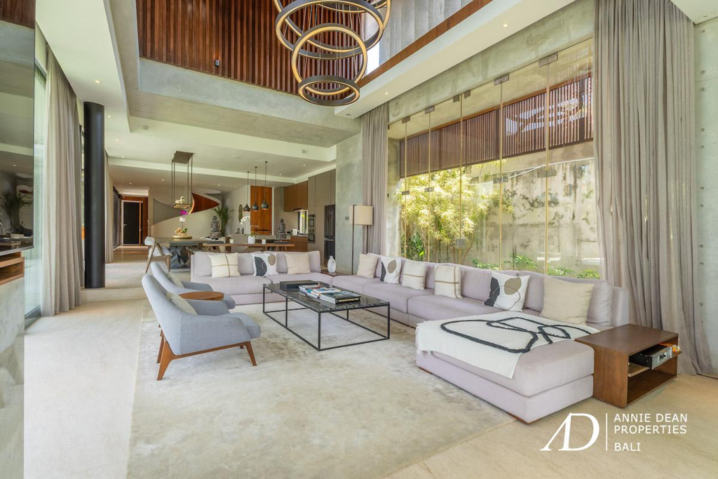 LEASEHOLD | MODERN LUXURY 4-BED VILLA IN THE PRIME AREA OF BATU BELIG