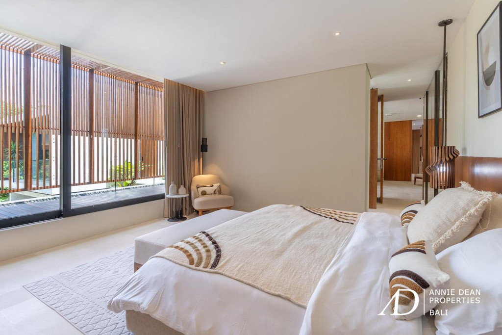 LEASEHOLD | MODERN LUXURY 4-BED VILLA IN THE PRIME AREA OF BATU BELIG