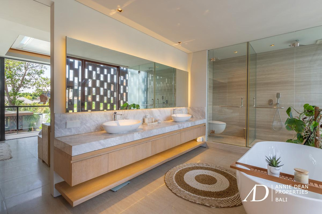 LEASEHOLD | MODERN LUXURY 4-BED VILLA IN THE PRIME AREA OF BATU BELIG