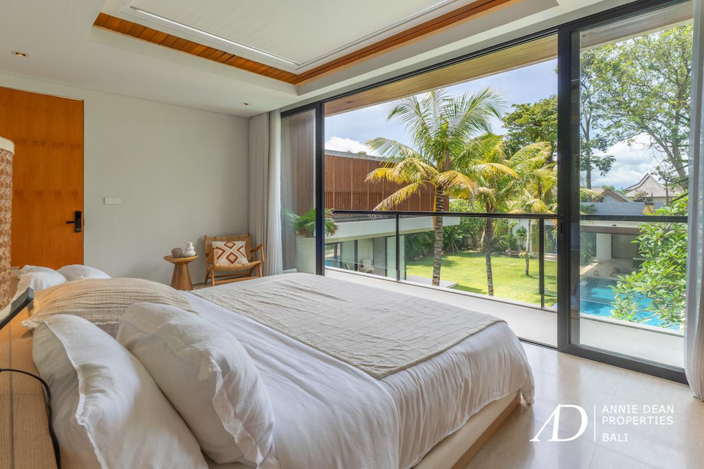 LEASEHOLD | MODERN LUXURY 4-BED VILLA IN THE PRIME AREA OF BATU BELIG