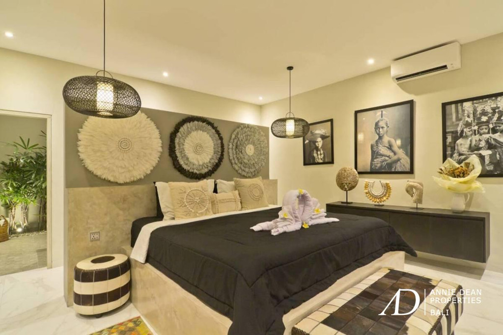 LEASEHOLD FOR 32 YEARS: MODERN CONTEMPORARY VILLA IN SEMINYAK