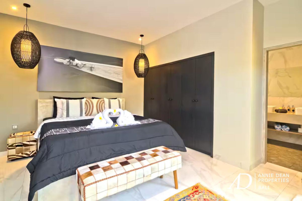 LEASEHOLD FOR 32 YEARS: MODERN CONTEMPORARY VILLA IN SEMINYAK