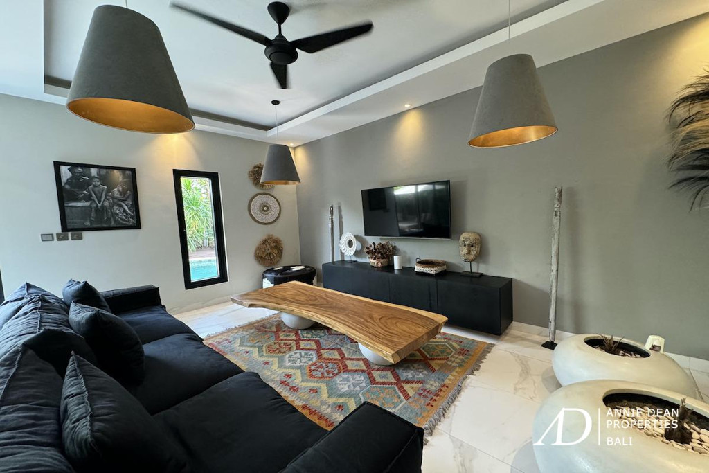 LEASEHOLD FOR 32 YEARS: MODERN CONTEMPORARY VILLA IN SEMINYAK