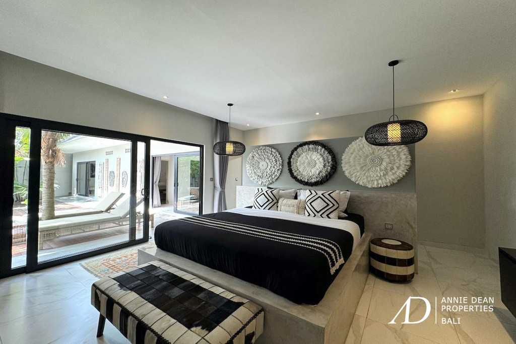 LEASEHOLD FOR 32 YEARS: MODERN CONTEMPORARY VILLA IN SEMINYAK