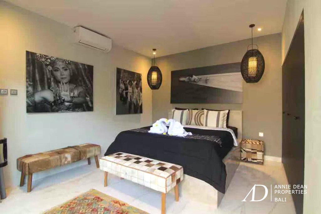 LEASEHOLD FOR 32 YEARS: MODERN CONTEMPORARY VILLA IN SEMINYAK