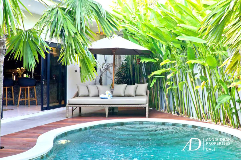 LEASEHOLD FOR 32 YEARS: MODERN CONTEMPORARY VILLA IN SEMINYAK