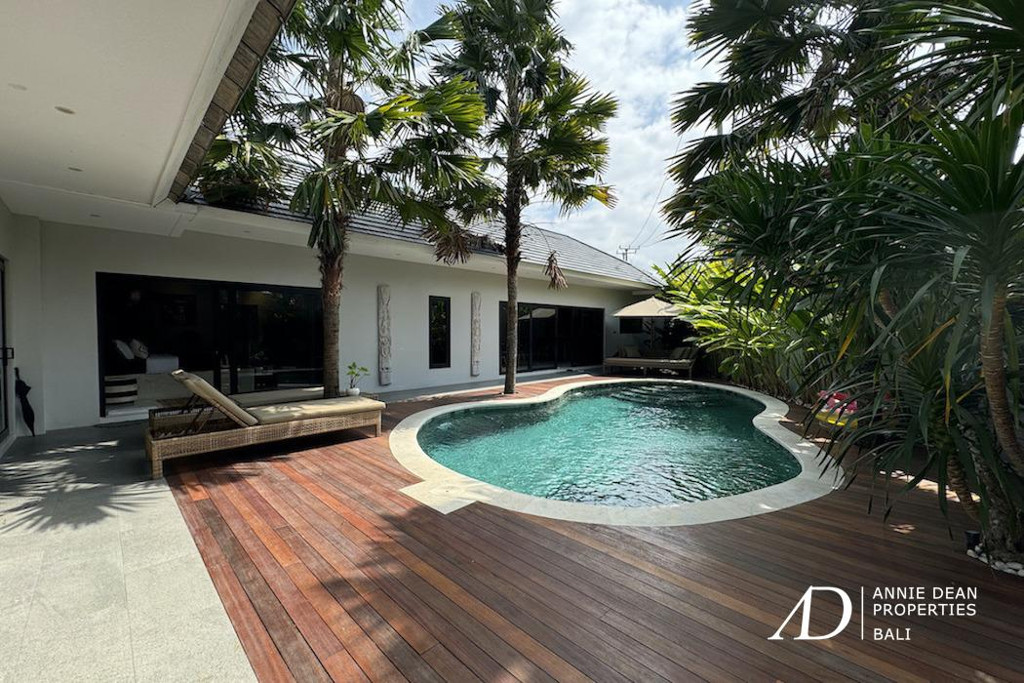 LEASEHOLD FOR 32 YEARS: MODERN CONTEMPORARY VILLA IN SEMINYAK