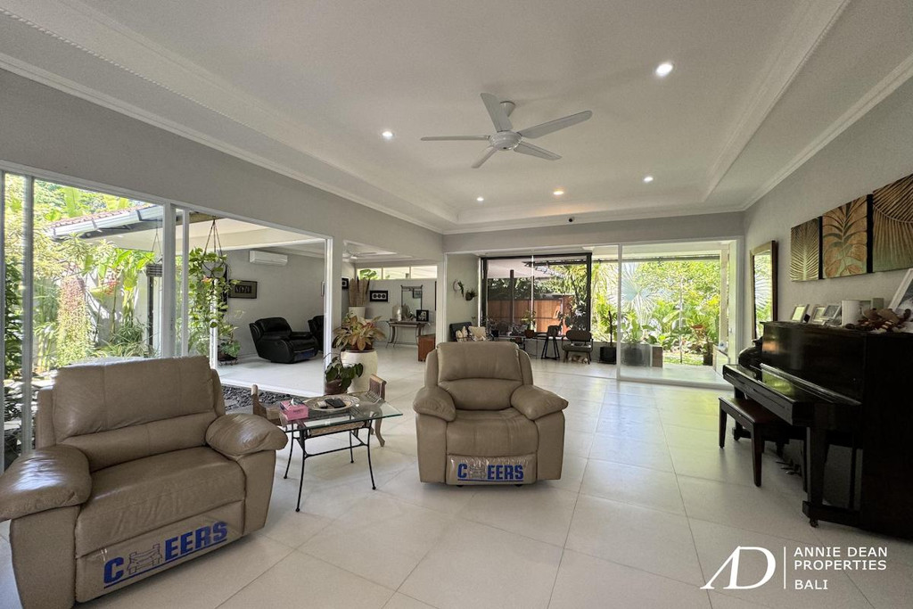 YEARLY RENTAL: SINGLE-LEVEL FAMILY HOME BY THE BEACH IN SANUR