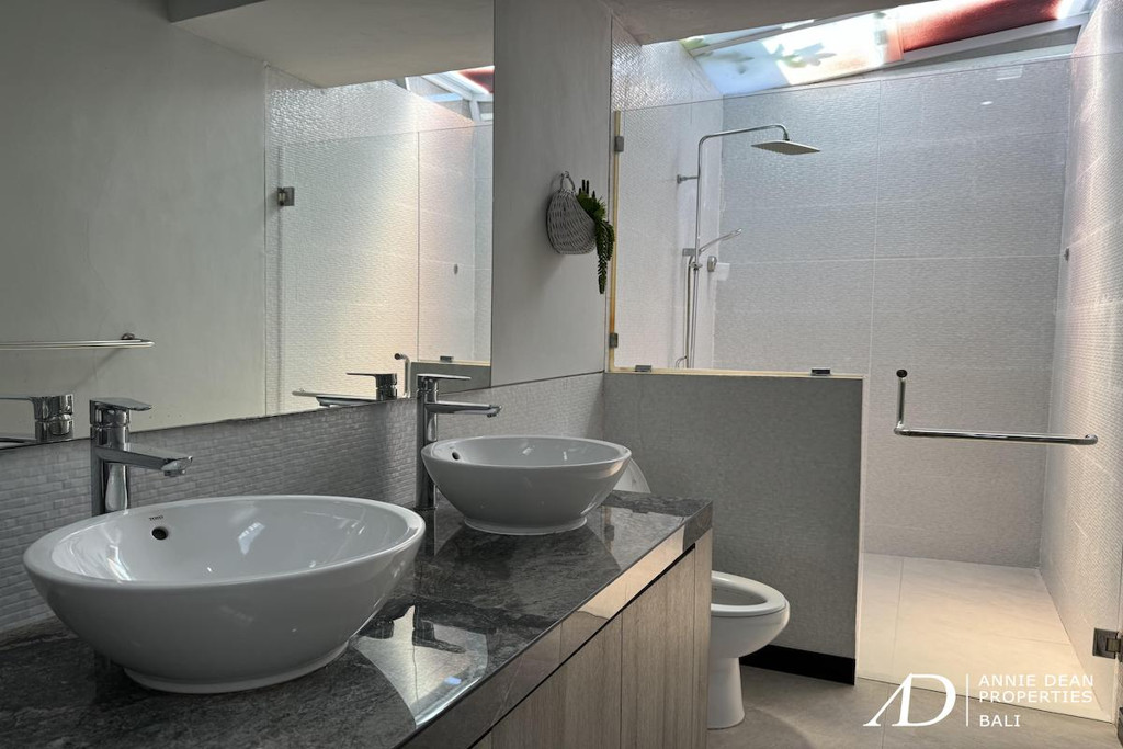 YEARLY RENTAL: SINGLE-LEVEL FAMILY HOME BY THE BEACH IN SANUR