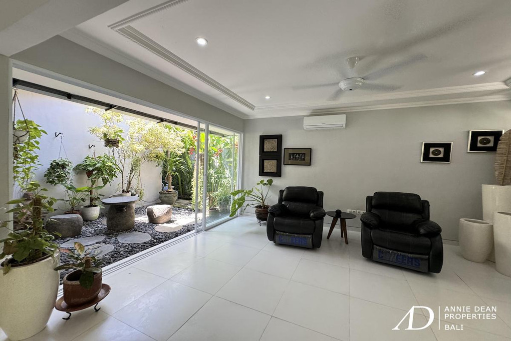 YEARLY RENTAL: SINGLE-LEVEL FAMILY HOME BY THE BEACH IN SANUR