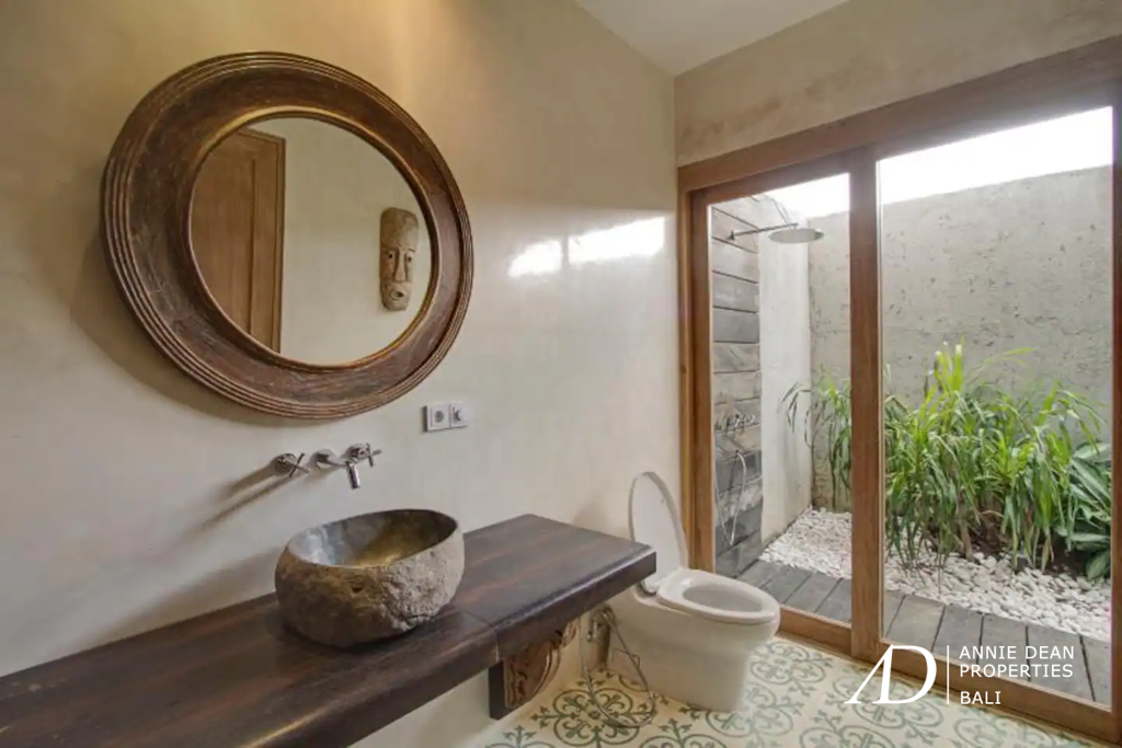 YEARLY RENTAL: 5-BEDROOM VILLA IN CANGGU