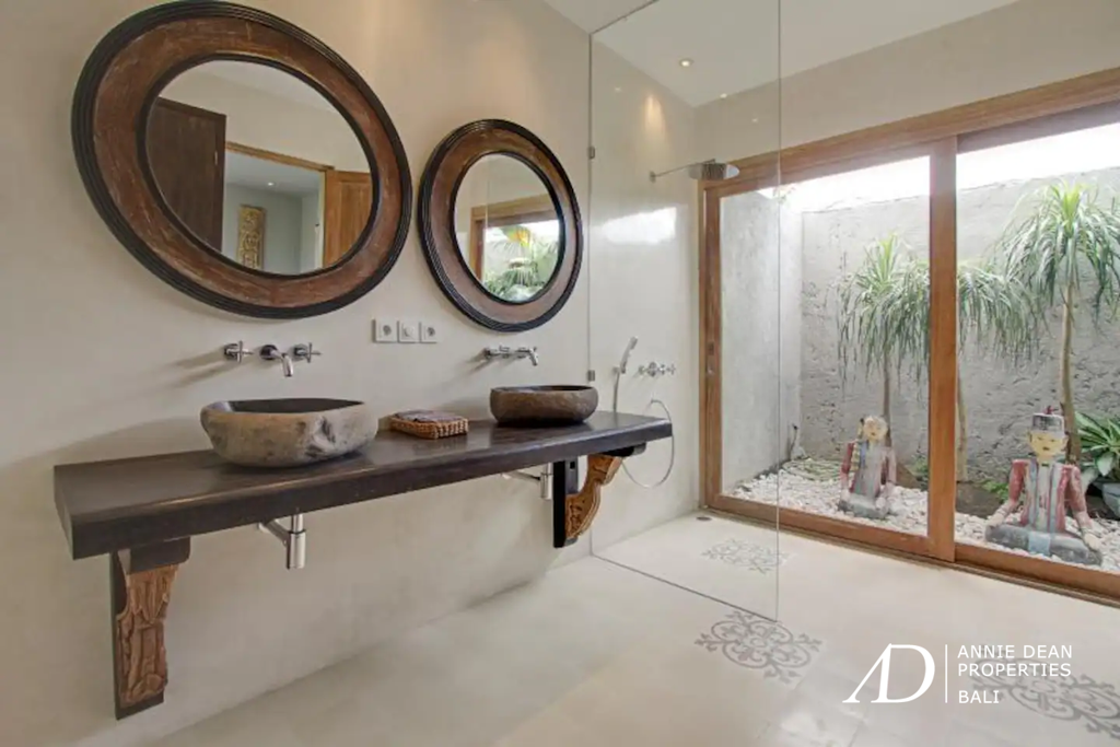 YEARLY RENTAL: 5-BEDROOM VILLA IN CANGGU