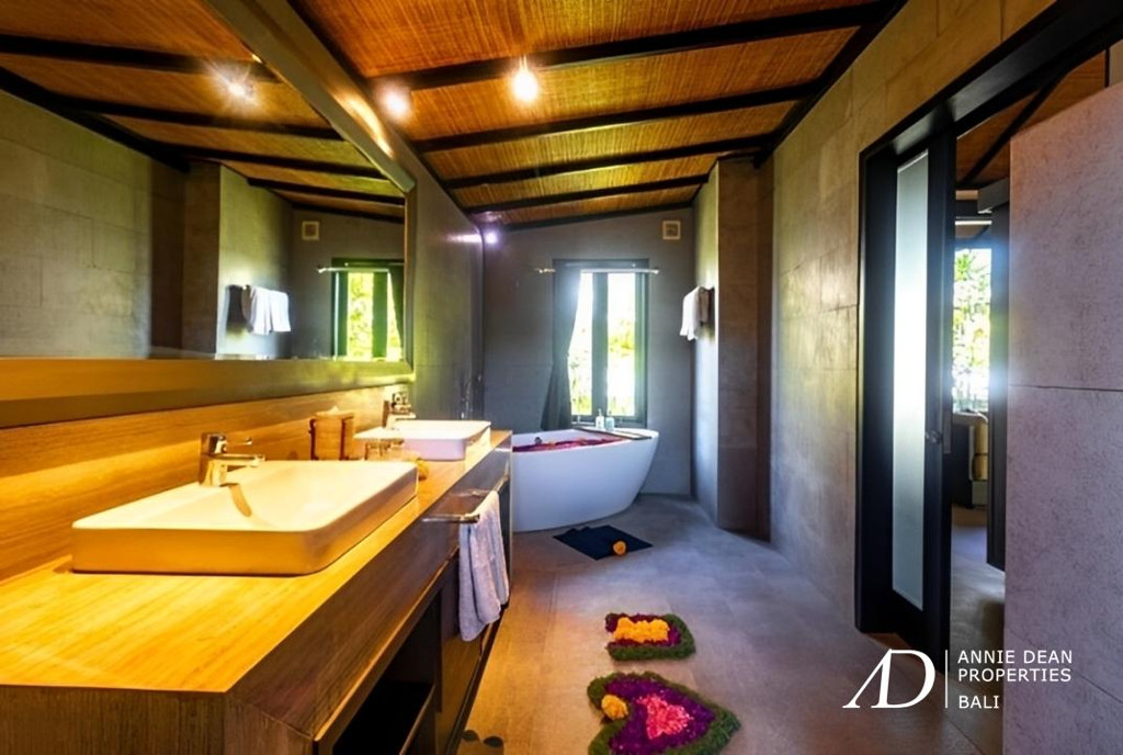  FREEHOLD COMPLEX VILLAS WITH FAR OCEAN VIEWS IN UNGASAN 