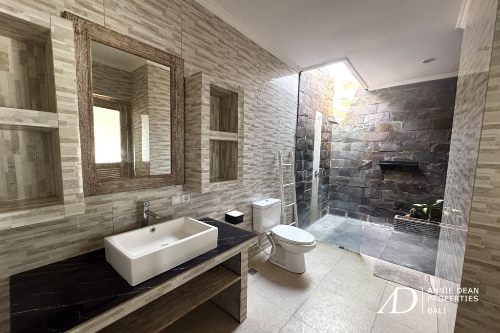 YEARLY RENTAL VILLA IN THE PRIME KEROBOKAN AREA