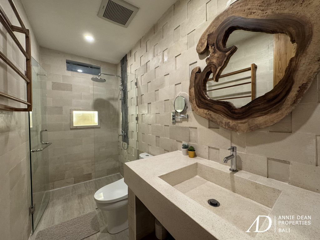 YEARLY RENTAL FULLY RENOVATED VILLA IN PETITENGET SEMINYAK 