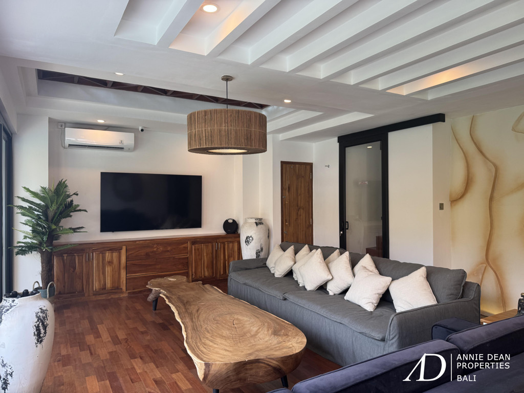 YEARLY RENTAL FULLY RENOVATED VILLA IN PETITENGET SEMINYAK 