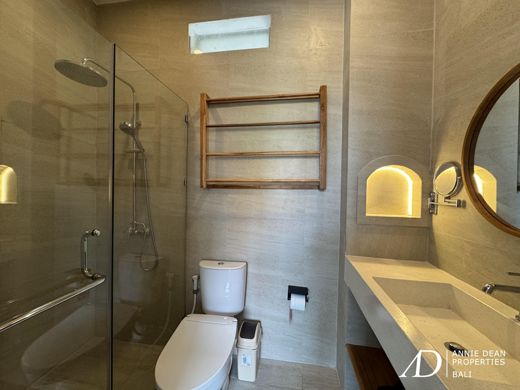 YEARLY RENTAL FULLY RENOVATED VILLA IN PETITENGET SEMINYAK 