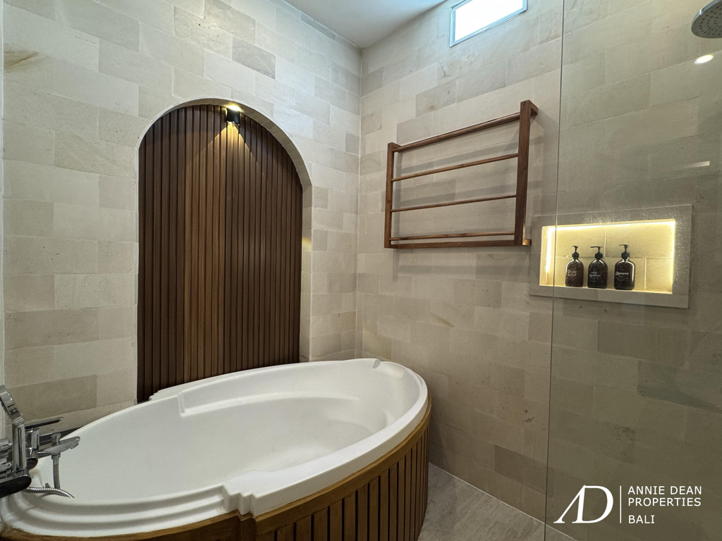 YEARLY RENTAL FULLY RENOVATED VILLA IN PETITENGET SEMINYAK 