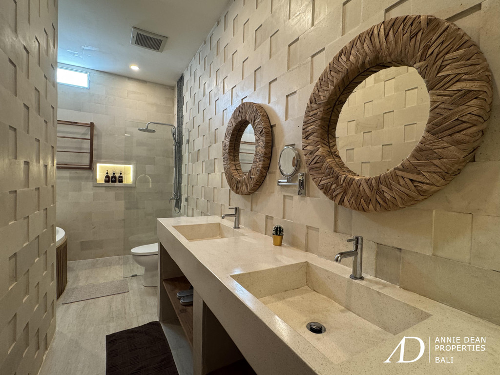 YEARLY RENTAL FULLY RENOVATED VILLA IN PETITENGET SEMINYAK 