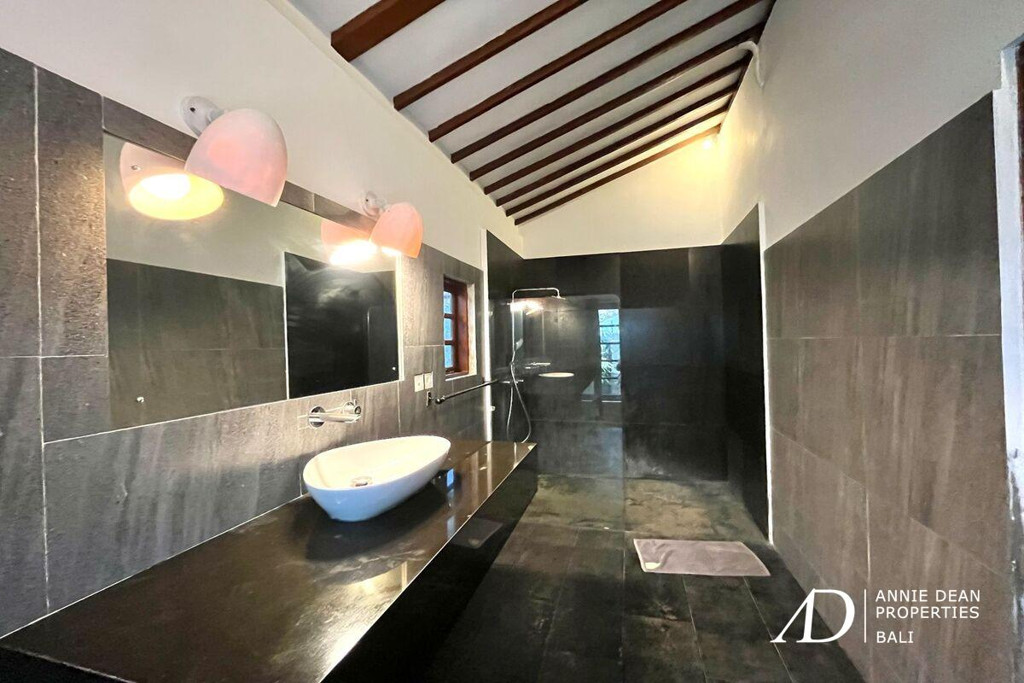 YEARLY RENTAL 3 BEDROOM VILLA IN UMALAS