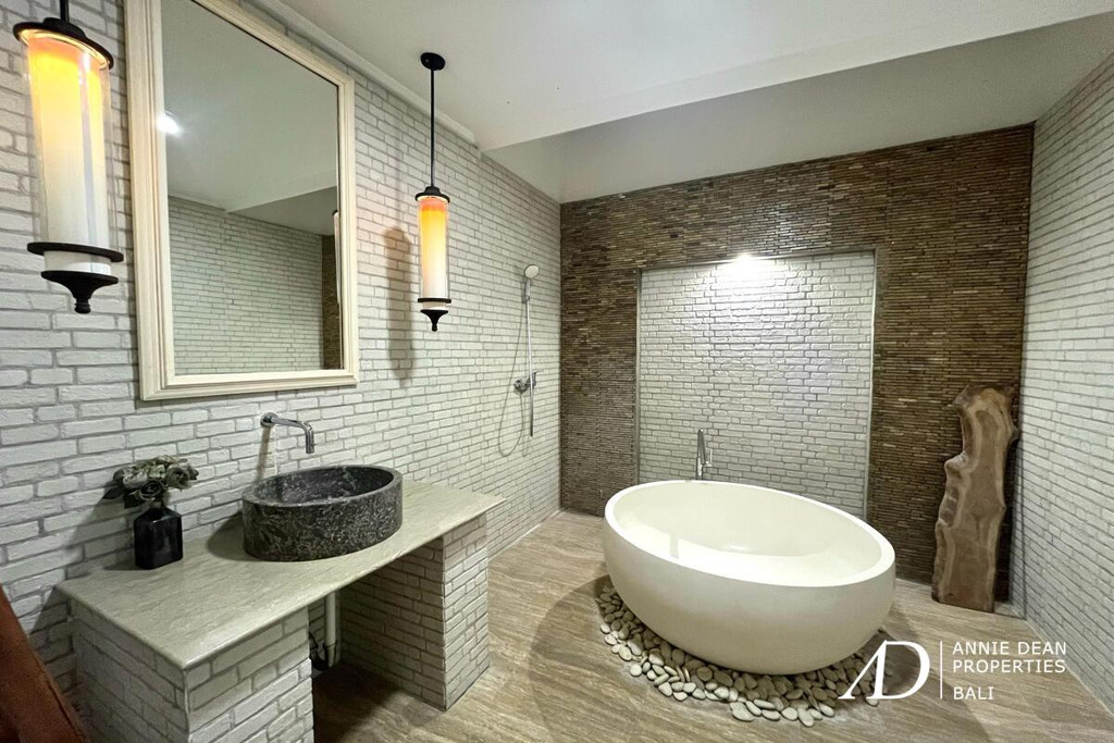 LEASEHOLD | COLONIAL STYLE 3-BED VILLA IN CANGGU