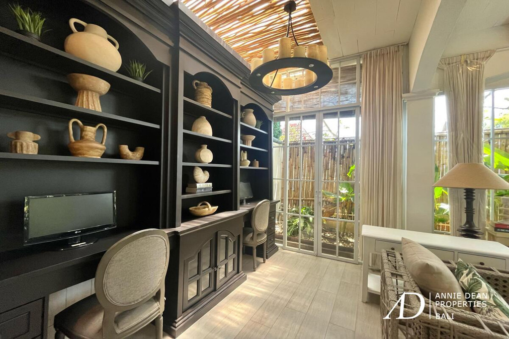 LEASEHOLD | COLONIAL STYLE 3-BED VILLA IN CANGGU