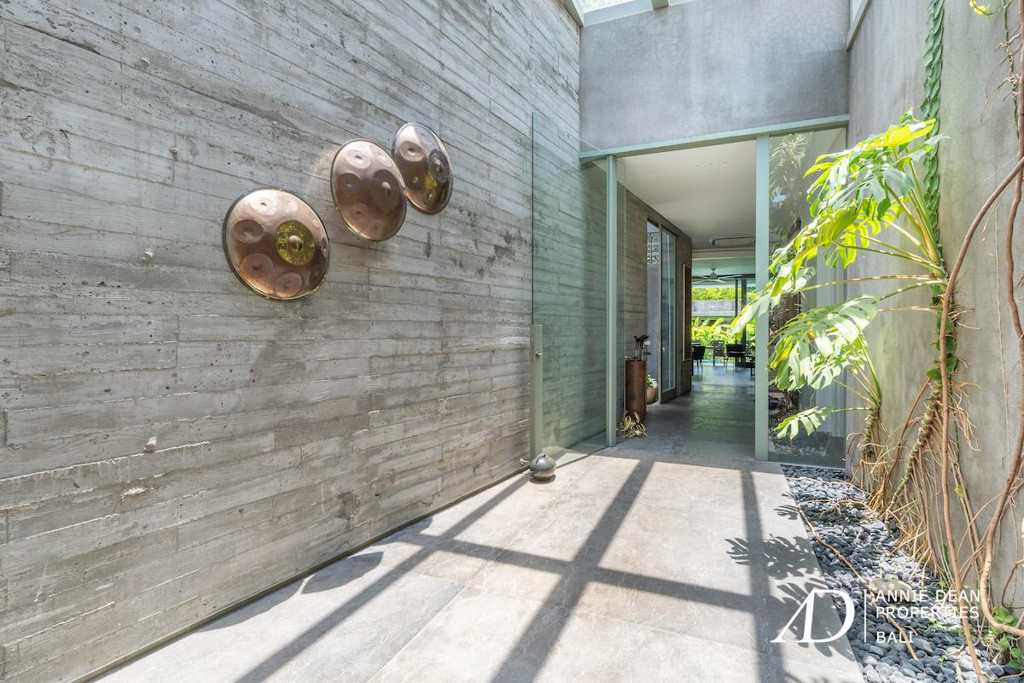 LEASEHOLD | STYLISH SINGLE-LEVEL DESIGN VILLA IN PRIME UMALAS