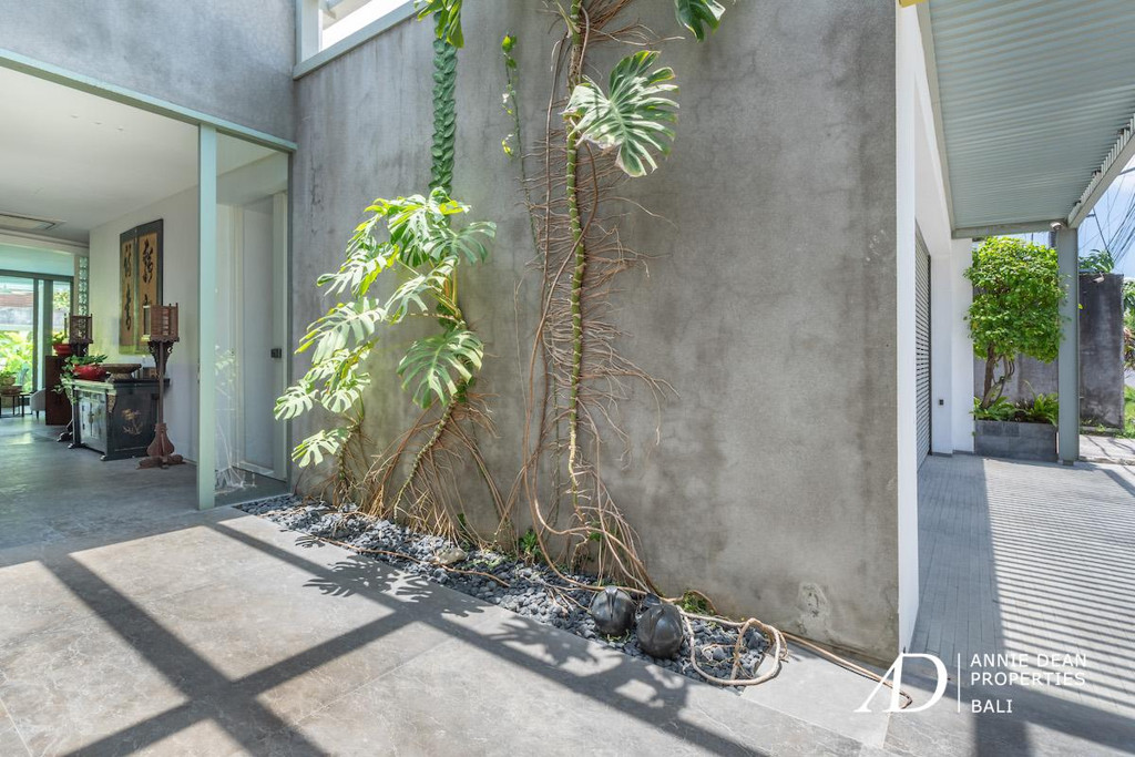 LEASEHOLD | STYLISH SINGLE-LEVEL DESIGN VILLA IN PRIME UMALAS