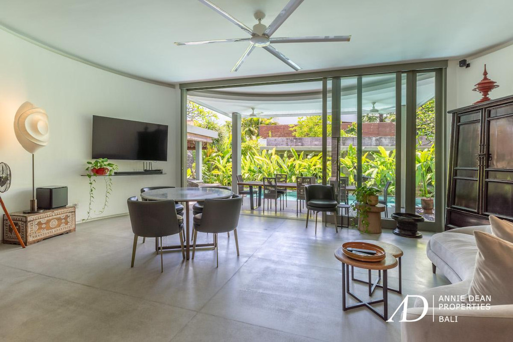 LEASEHOLD | STYLISH SINGLE-LEVEL DESIGN VILLA IN PRIME UMALAS