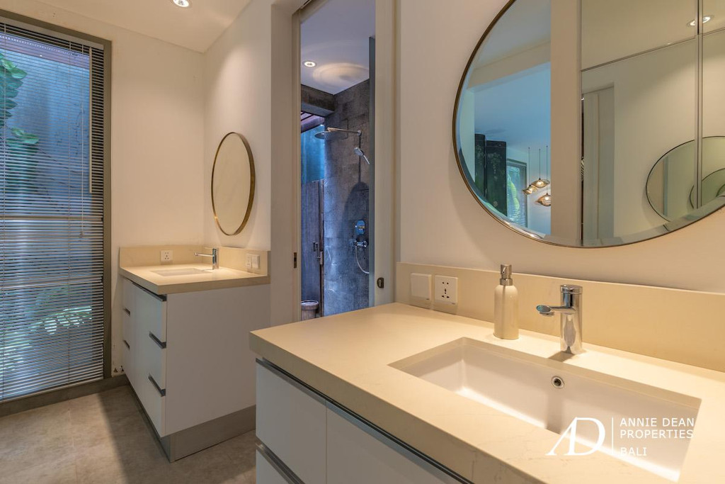 LEASEHOLD | STYLISH SINGLE-LEVEL DESIGN VILLA IN PRIME UMALAS