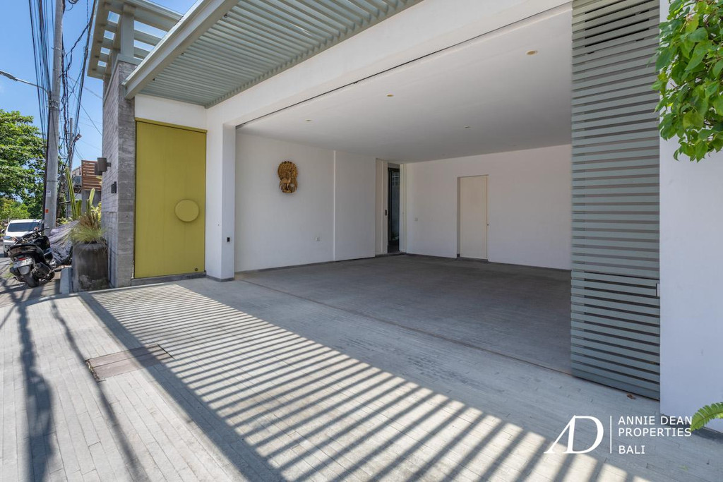 LEASEHOLD | STYLISH SINGLE-LEVEL DESIGN VILLA IN PRIME UMALAS