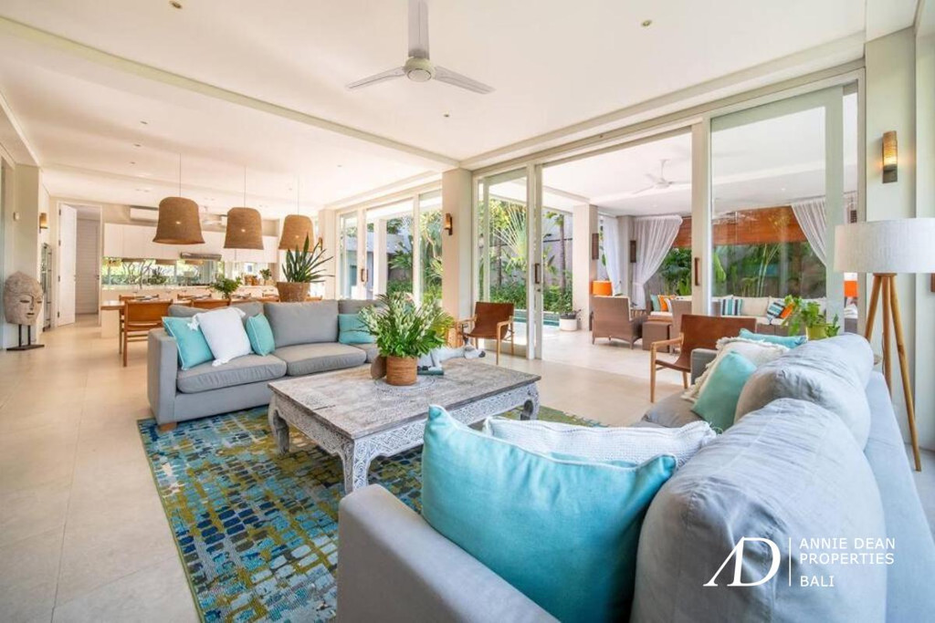 LEASEHOLD | 4-BEDROOM VILLA IN PRIME BERAWA, WALK TO THE BEACH