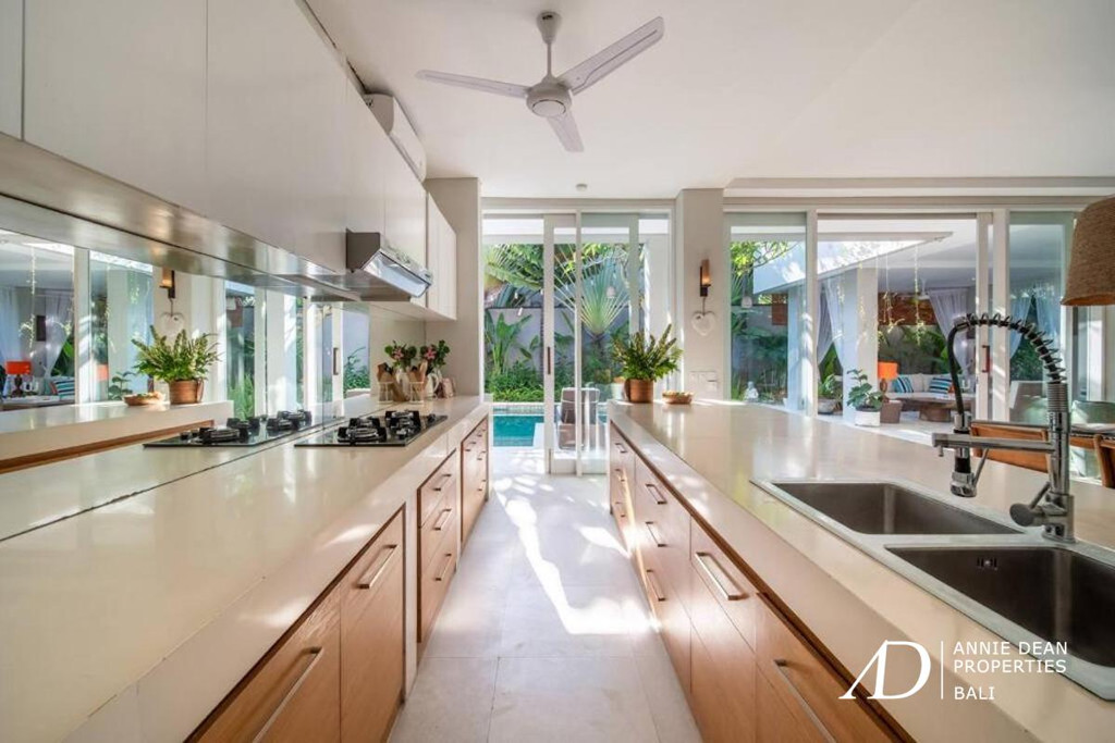 LEASEHOLD | MODERN 4-BEDROOM VILLA IN CENTRAL BERAWA