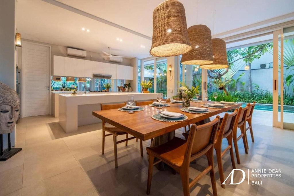 LEASEHOLD | MODERN 4-BEDROOM VILLA IN CENTRAL BERAWA