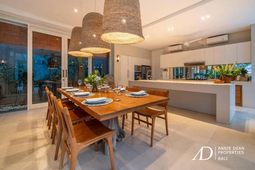 LEASEHOLD | MODERN 4-BEDROOM VILLA IN CENTRAL BERAWA