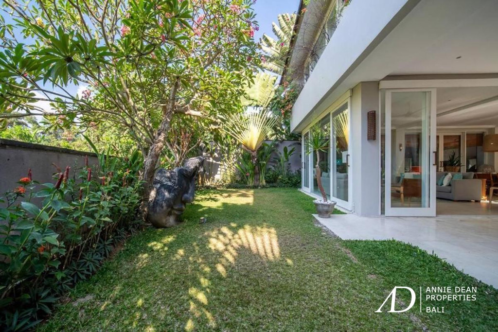 LEASEHOLD | MODERN 4-BEDROOM VILLA IN CENTRAL BERAWA